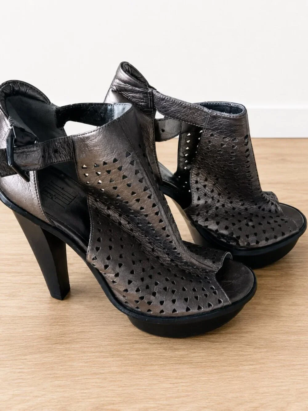 Pelle Moda gorgeous pelle